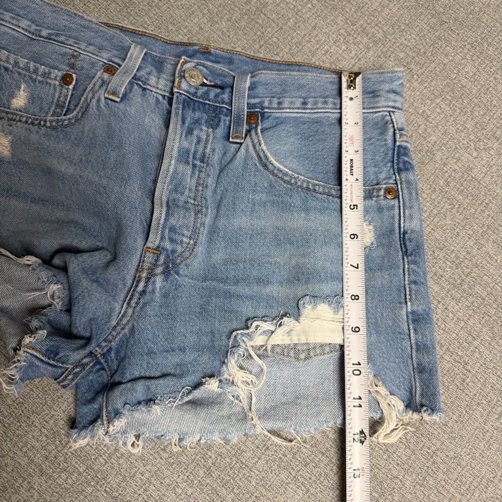 Levi's 501 High Rise Cut Off‎ Denim Shorts W26 Light Wash Distressed Frayed Hem - Picture 13 of 13